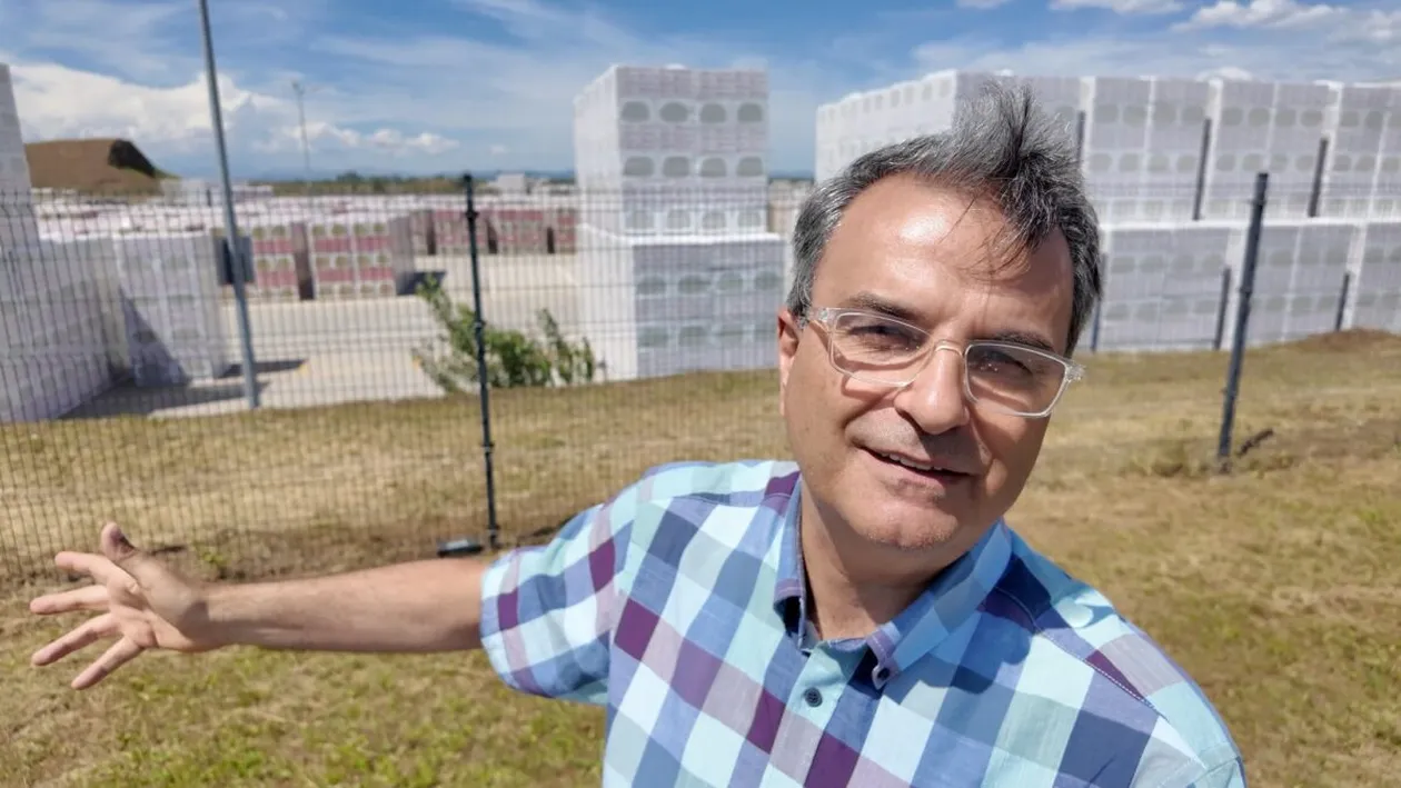 Deși soția lui este medic, Lucian Mândruță cere sfaturi de slăbit pe Facebook. Tratamente interzise și medicamente ilegale, promovate de jurnalist