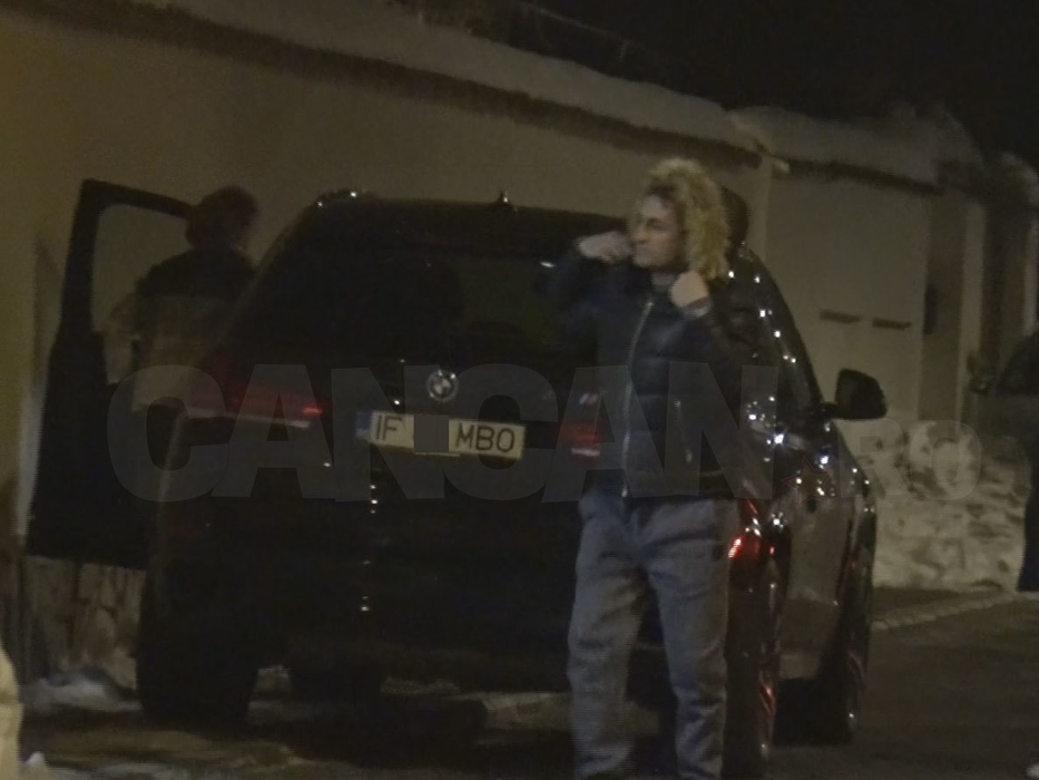 CANCAN.ro a obţinut dovada relaţiei secrete. Fosta doamnă Borcea & amantul-şofer s-au sărutat în parcare, la 2 dimineaţa!