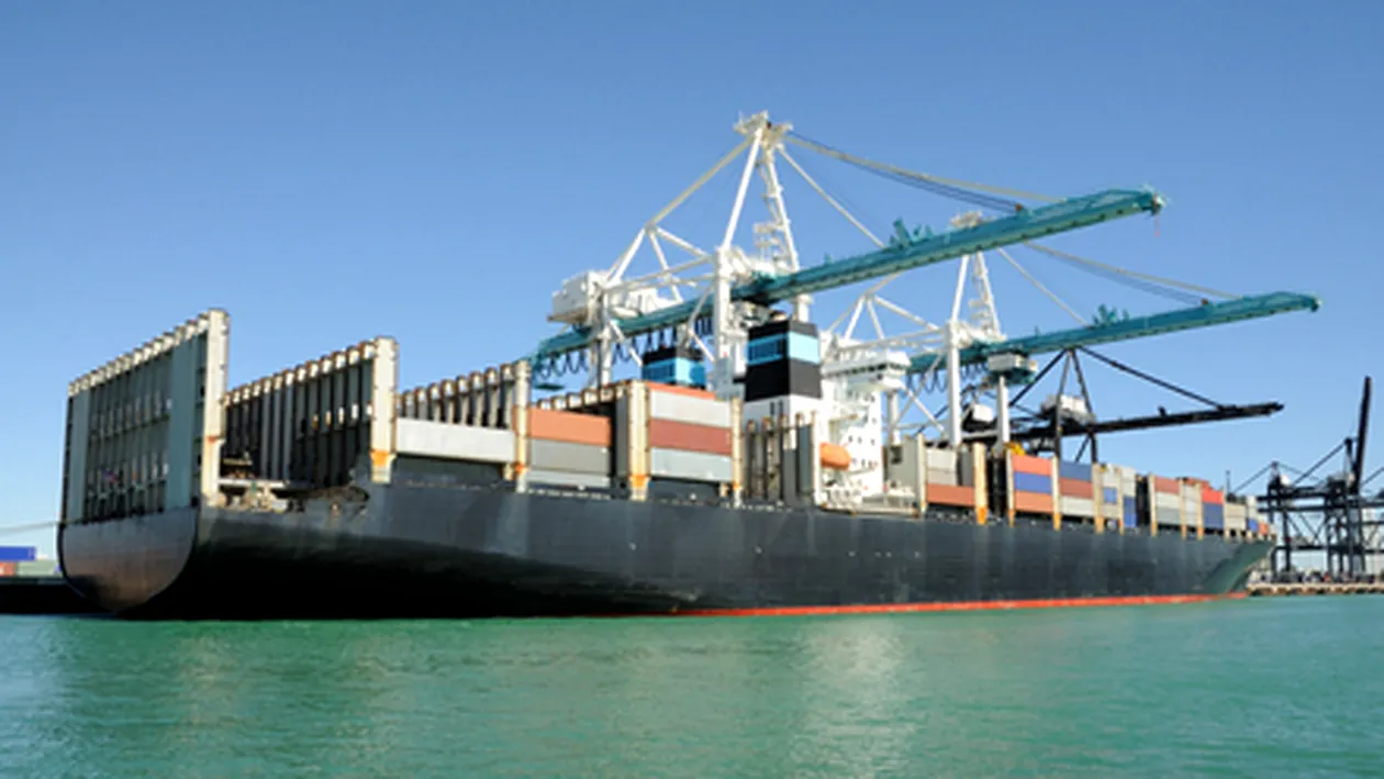 Piratii somalezi au capturat o nava britanica pe care se afla si romani