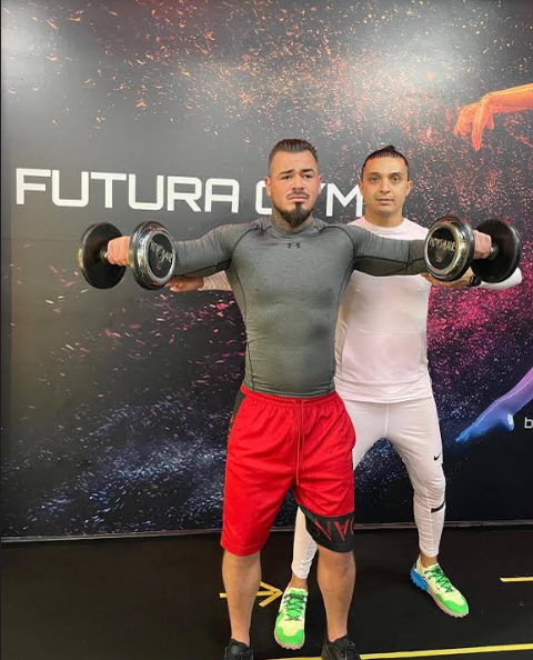 El este cel mai sexy saxofonist din România! A ținut dietă iar transformarea e uluitoare