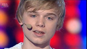 Il mai tii minte pe Adrian, pustiul blond cu chitara, de la Romanii au talent? Uite cum s-a schimbat!