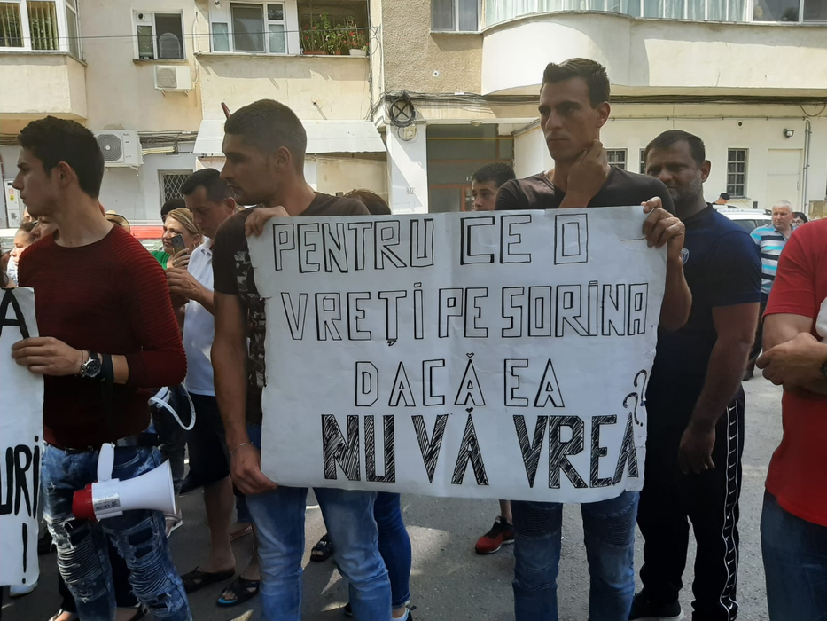 Proteste în Craiova, pentru fetița din Baia de Aramă: „Sorina noi vom lupta, traficanţii nu te ia”