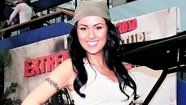 Nila a facut o noua criza de gelozie! Amicii Crudutei, pusi pe black list chiar de ziua ei