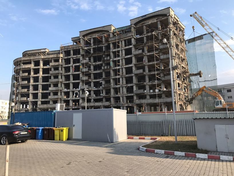 Operaţiunile de demolare vor dura aproximativ două luni