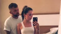 Detaliul rușinos care le-a scăpat! Ce selfie din vacanță au putut să le trimită doi tineri părinților!