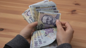 Bani mai mulți de la minister pentru acești români! Venituri mai mari pentru părinții cu gemeni, tripleți sau multipleți