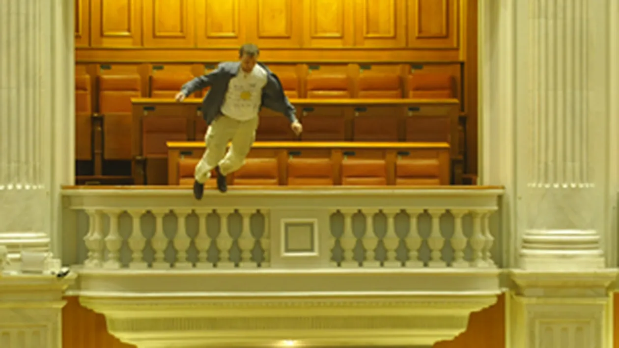 Mii de persoane vor sa-i ajute familia