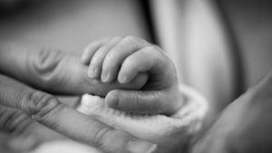 Nu e banc! O femeie a născut în timp ce făcea duș: ”Nu știam că sunt însărcinată”