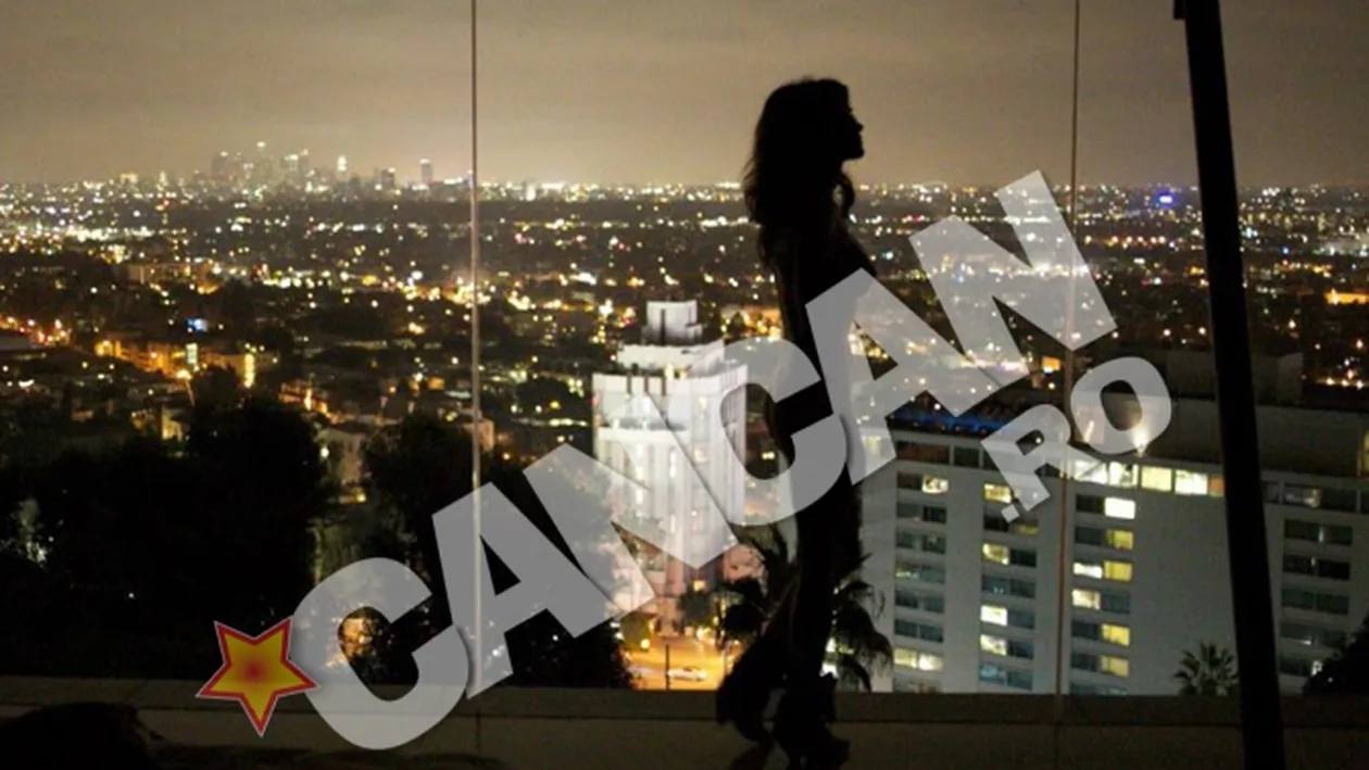 Celebrul producator a realizat o sedinta foto plina de... mister. Imagini care isi vor taia respiratia! Monica Birladeanu, fotografiata goala in casa din Hollywood a lui Bobby Paunescu?