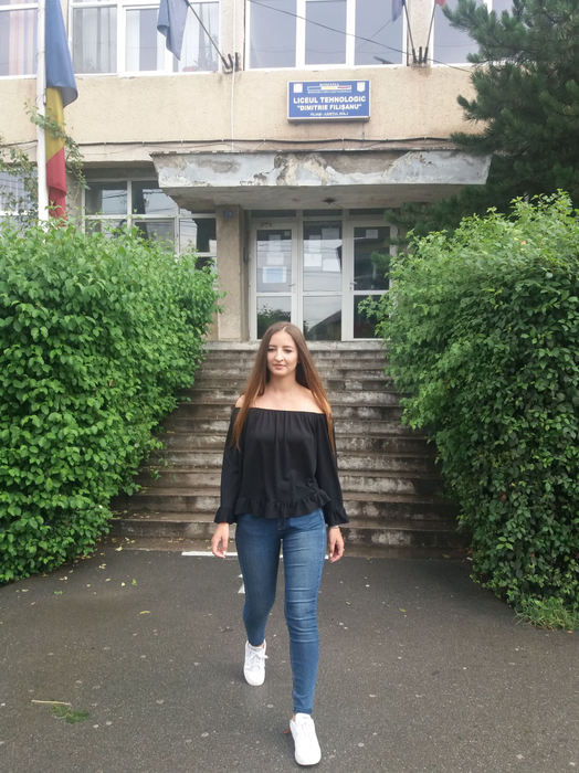 Lavinia e recunoscătoare părinților și profesorilor