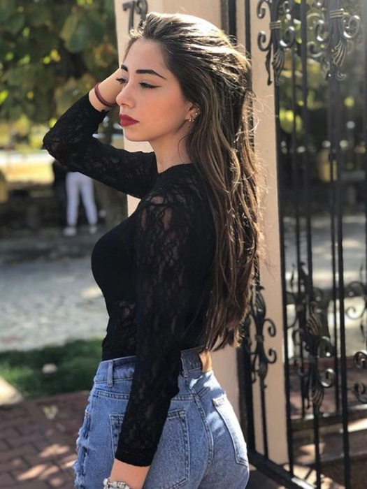 Ea este ”prințesa” lui Selly! Are sute de mii de urmăritori pe Instagram