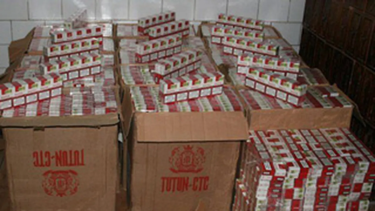 Doi suceveni, retinuti dupa ce au fost prinsi transportand 8.000 de pachete cu tigari de contrabanda