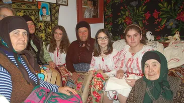 Există un sat din România unde tinerele învaţă să fie gospodine. Şcoala de neveste