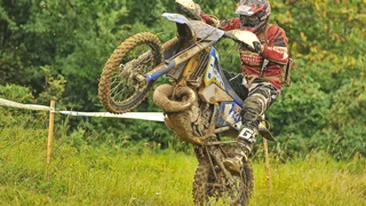 Dani Otil, din ce in ce mai bun la enduro! VEZI AICI cum s-a descurcat matinalul de la Antena 1 la cel mai greu concurs de pe Planeta