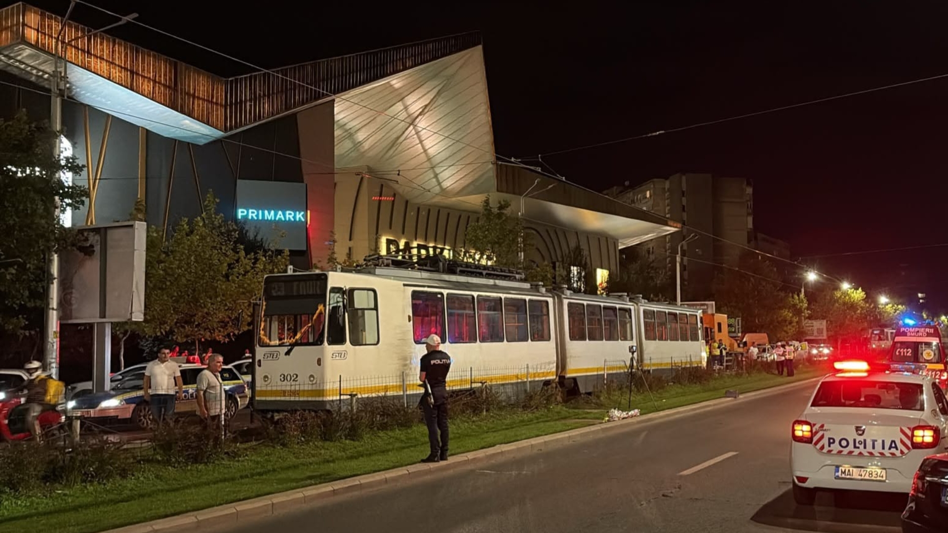 Pieton lovit de un tramvai în față la Park Lake. Victima ar fi traversat strada printr-un loc nepermis