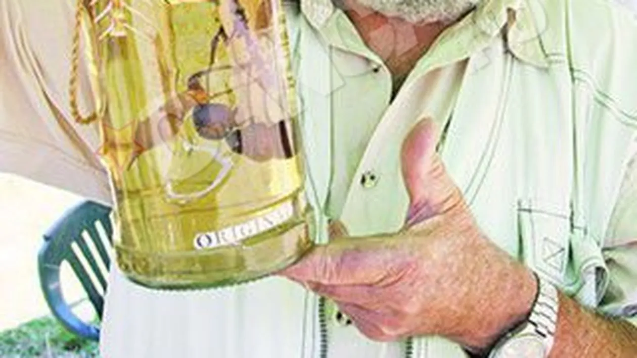 O sticla de tuica s-a vandut cu 1.500 de lei!