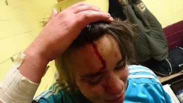 Atentie, imagini socante! Bataie ca-n filme la un meci de fotbal feminin! Si barbatii au fost agresati