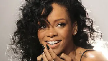 De data chiar e prea mult! Rihanna a iesit in public aproape dezbrăcată! I s-a văzut până si pierce-ul din sfârc