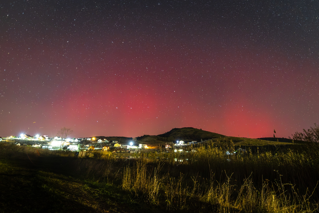 Furtuna geomagnetică de nivel G3 din România a făcut posibil fenomenul rar întâlnit pe teritoriul țării noastre