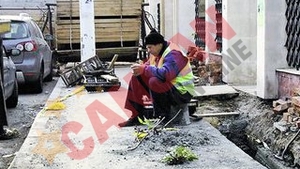 Nu mai lucreaza pentru ca le-a fost furat excavatorul!