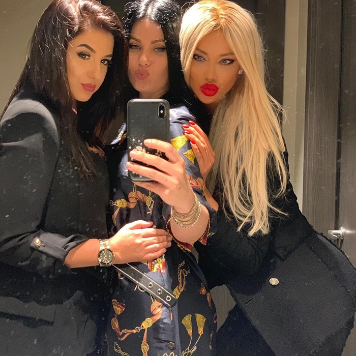 Bianca Drăgușanu, prima apariție după ce s-a spus că e însărcinată. A încercat să-și ascundă burtica, dar s-a văzut
