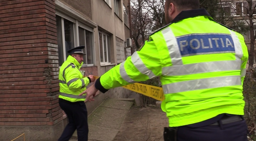 Poliţiştii au izolat locul sinuciderii