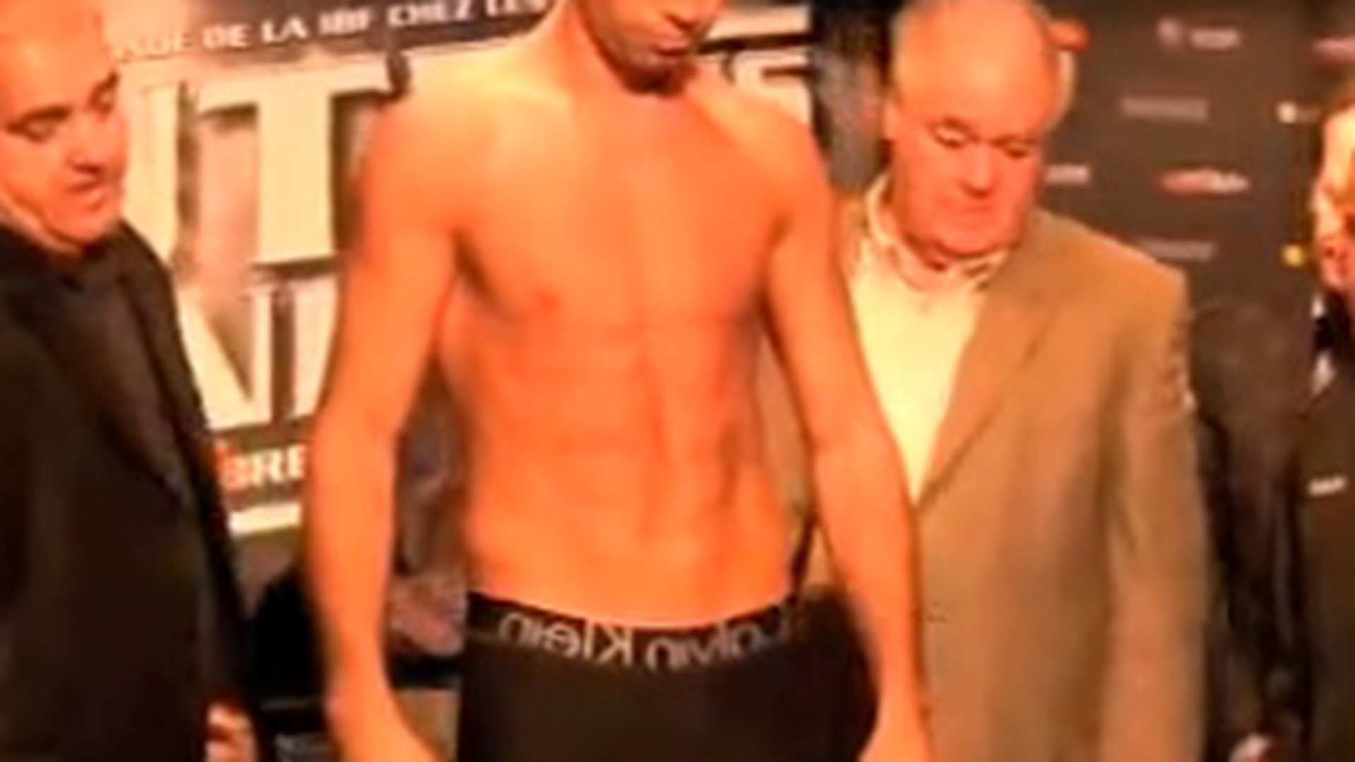 VIDEO Lucian Bute a trecut fara nicio problema de cantarul oficial!