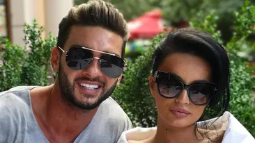 Mama lui DORIAN POPA nu s-a mai putut abţine şi l-a întrebat direct:”V-aţi despărţit?“! Ce i-a răspuns artistul