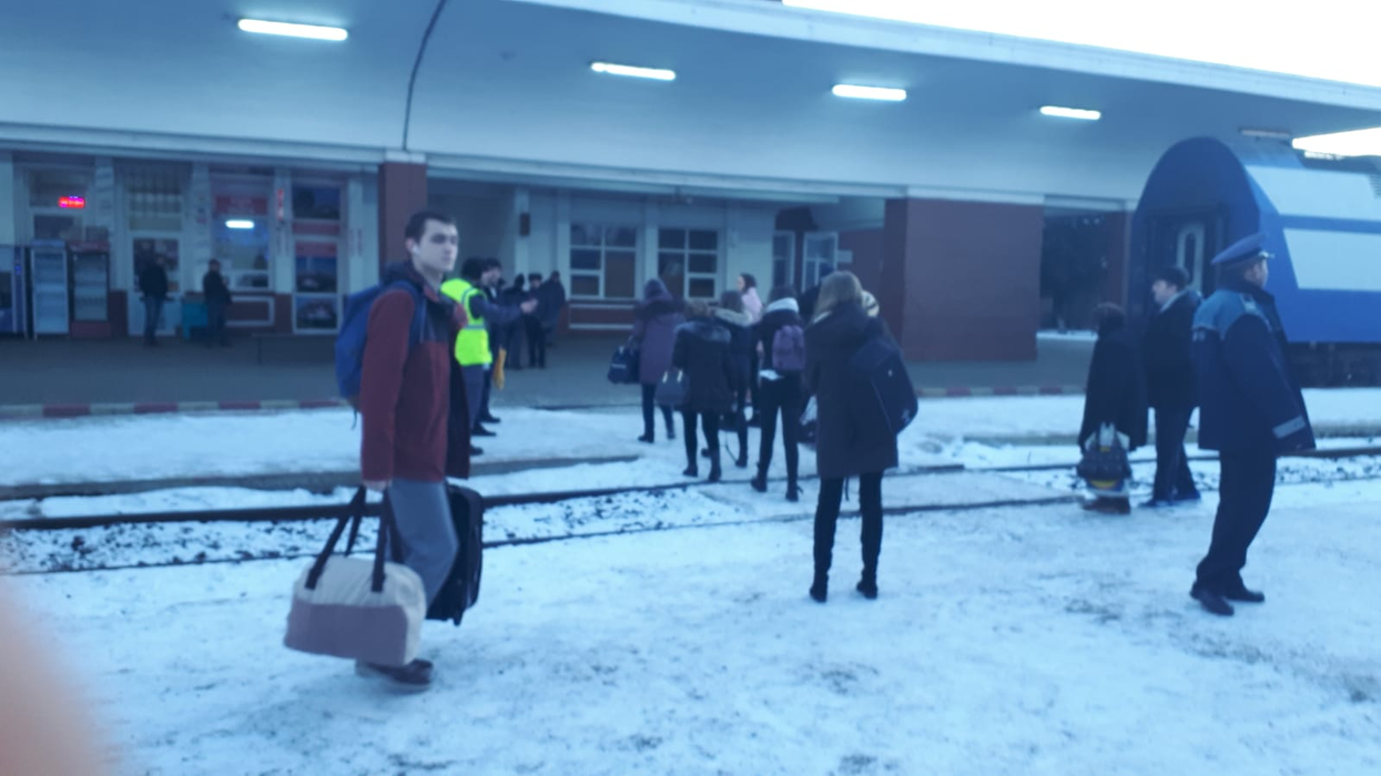 Alertă într-o gară din Teleorman! Pompierii au intervenit de urgență, iar călătorii au fost evacuați