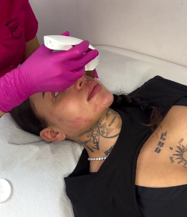 Diandra s-a filmat în timpul unui tratament facial/ Sursa foto: Instagram