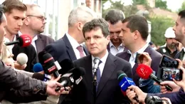 Nicușor Dan, huiduit la Galați, după ce a vizitat blocul pe care a căzut drona. Oamenii i-au strigat: “Demisia!”