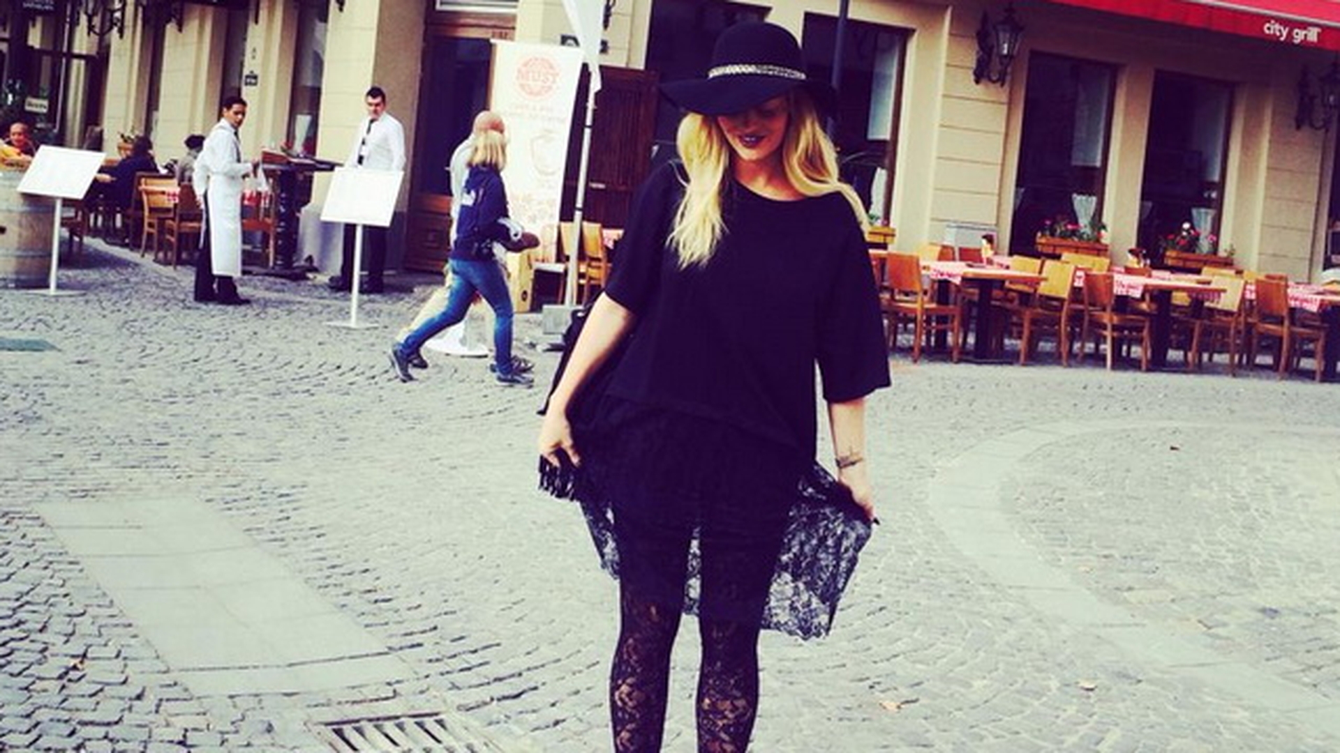 Bade, palarie noua, tu mi-ai rupt inima in doua! Topul celor mai fistichii palarasii purtate vreodata la noi in showbiz!
