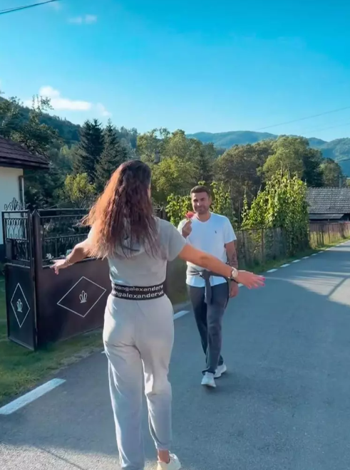 Adrian Mutu, gest neașteptat pentru soția lui, în plină stradă. Ce i-a dăruit Sandrei