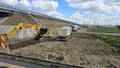 Se construiește, într-un final, un nou lot din autostrada pe care o așteaptă sute de mii de români. Va avea 30 de poduri și pasaje și va face legătura cu alte drumuri de mare viteză