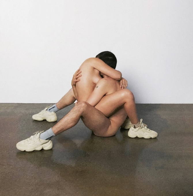 Sosia lui Kim Kardashian, o nouă poză în care apare goală pușcă! “E blindată” de celulită. Imaginea a fost publicată de Kanye West, iar motivul e incredibil