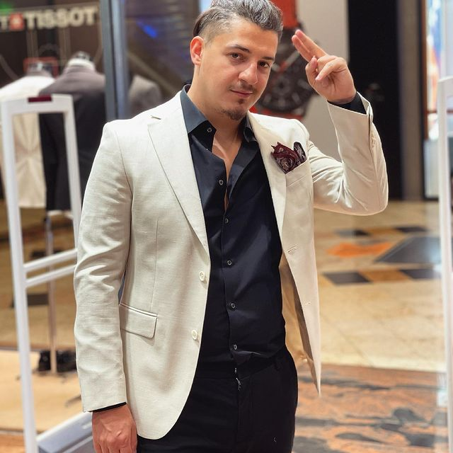 „Regele vizualizărilor”, totul despre weekend-ul petrecut cu familia la mare: „Am dat și 50 de milioane” + ”am mâncat și parizer cu pâine”