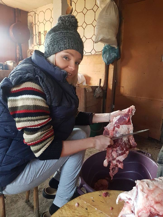 FOTO. Maria Constantin, mai tranşantă ca niciodată! A pus mâna pe cuţit şi… l-a măcelarit