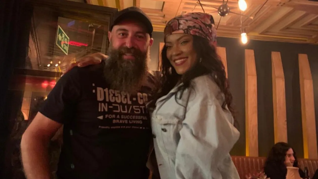 Rihanna s-a încurcat în... bărbați. Ce greșeală a făcut frumoasa artistă la un restaurant din Turcia