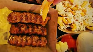 Mai scump ca la restaurant! Cât costă 3 mici cu cartofi prăjiți, la Târgul de Crăciun 2025 din Craiova