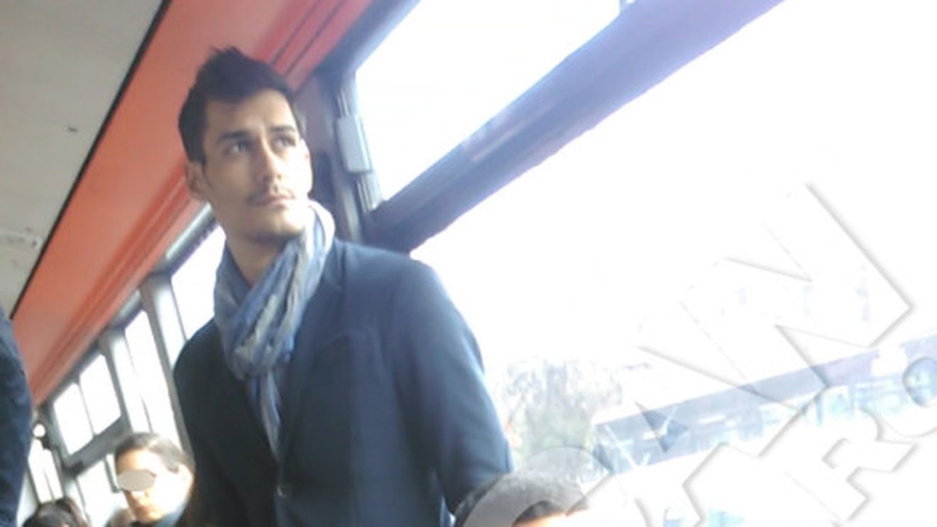 Andreei Balan i s-a facut mila de iubit si a luat o decizie radicala! Cum a fost filmat tanarul actor pe strazile din Capitala!