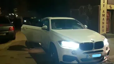 Scene tragi-comice în București! Ce a făcut șoferul BMW-ului din imagine după ce s-a îmbătat în Centrul Vechi azi-noapte și s-a urcat la volan mangă