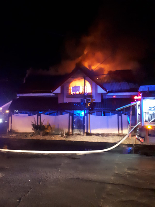 Polițiștii din Telorman, în alertă după ce o vilă a fost incendiată! Autorul este căutat de ore bune