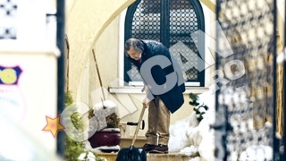Ilie Nastase isi mentine conditia fizica prin munca domestica! A dat la lopata zapada din fata casei