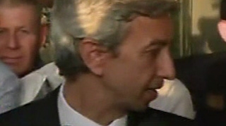 Dan Diaconescu a scos banii din banca - A aparut cu 7 saci plini cu euro in fata jurnalistilor