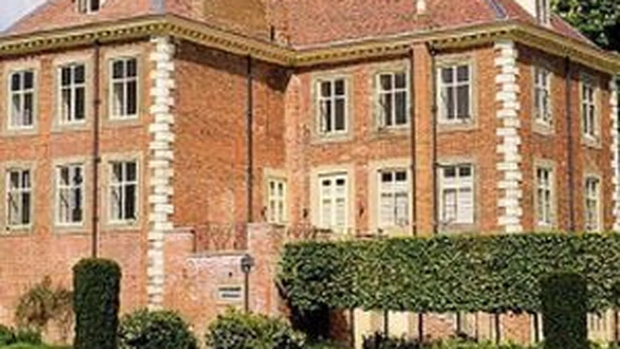 Tony Blair a uitat painea in prajitor si a provocat o alerta de incendiu