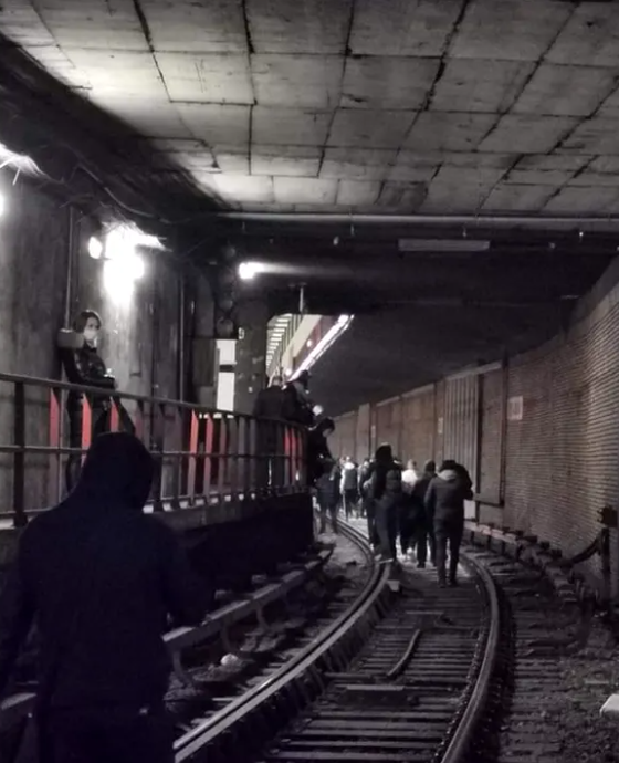 Angajaţii de la Metrorex au creat haos cu o grevă în stil propriu. Cum și-au adus rudele pe posturi plătite generos