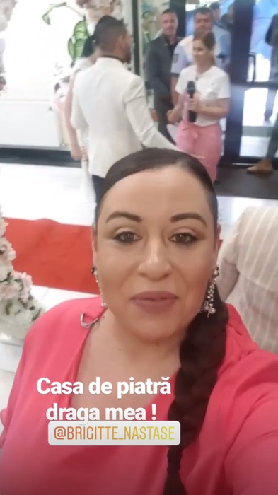 Oana Roman, într-o rochie roz bombon la cununia civilă a lui Brigitte și a lui Florin Pastramă. Ce comentariu i-a lăsat o internaută