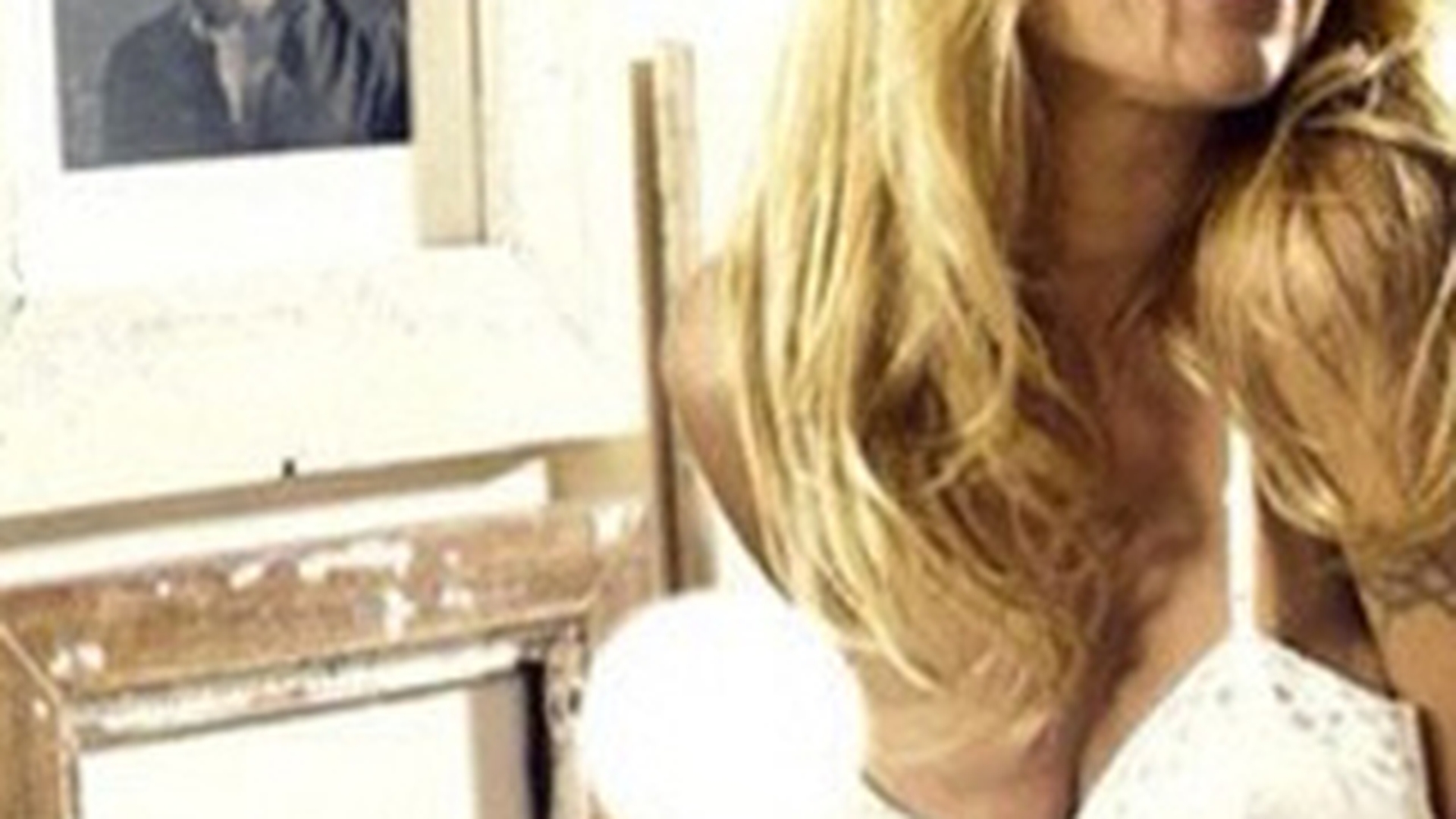 Ipostazele incendiare ale unui super-idol! Adrian Mutu, transpus intr-o icoana la care se-nchina Pamela Anderson!