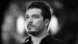 Supravietuitorul Adrian Despot, la masa cu unul dintre patronii "Colectiv". Cum a reactionat solistul cand totul a devenit public!