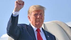 O publicaţie din SUA a plătit un fost model pentru a nu declara că a avut o aventură cu Donald Trump